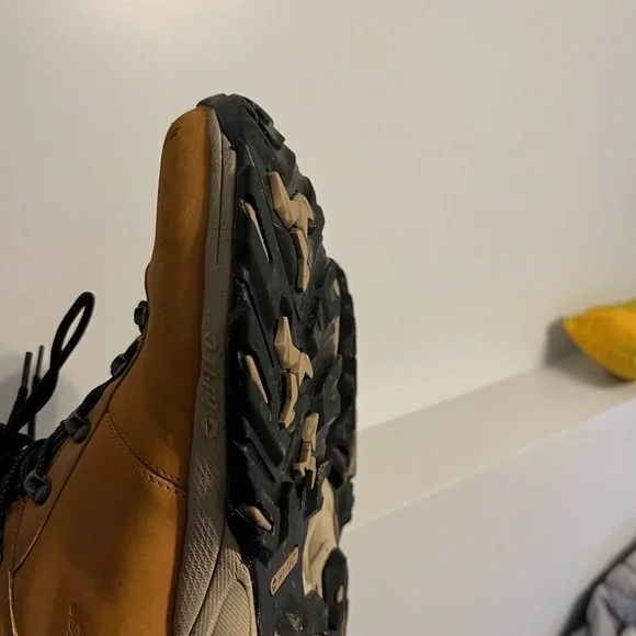 High Tech boots - Picture 4 of 4